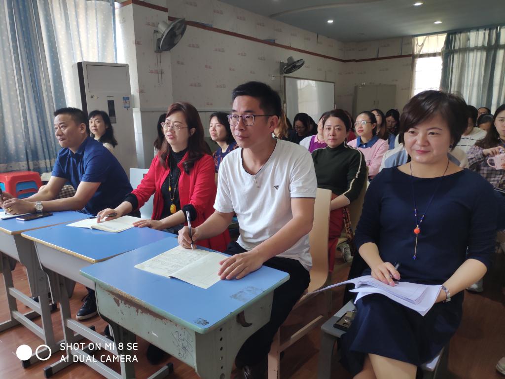 徐松英和谢芳4月17日参加长沙市雨花区砂子塘吉联小学一至三年级春游